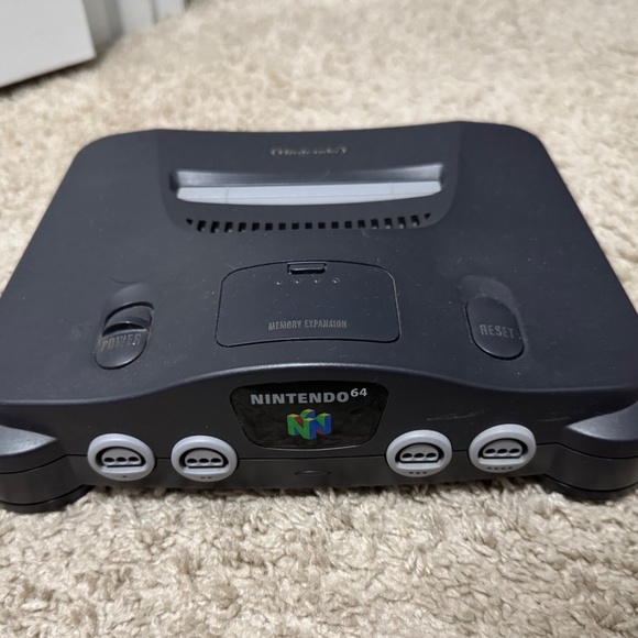Nintendo 64 with expansion pack and accessories - Picture 5 of 10